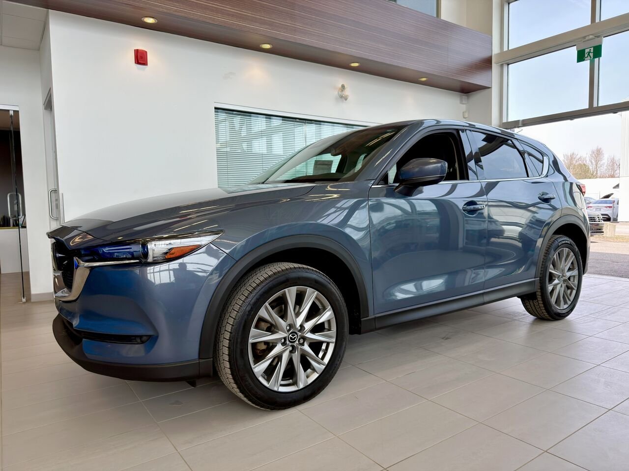 2021 Mazda CX-5 Grey Notre-Dame-des-Prairies - photo #4