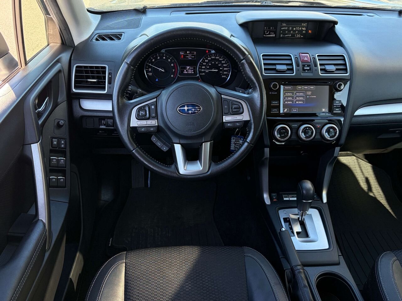 Subaru Forester Touring 2018 Noir Gatineau - photo #12