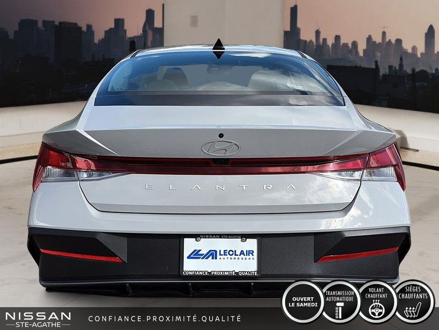 Hyundai Elantra Preferred IVT 2026 Gris