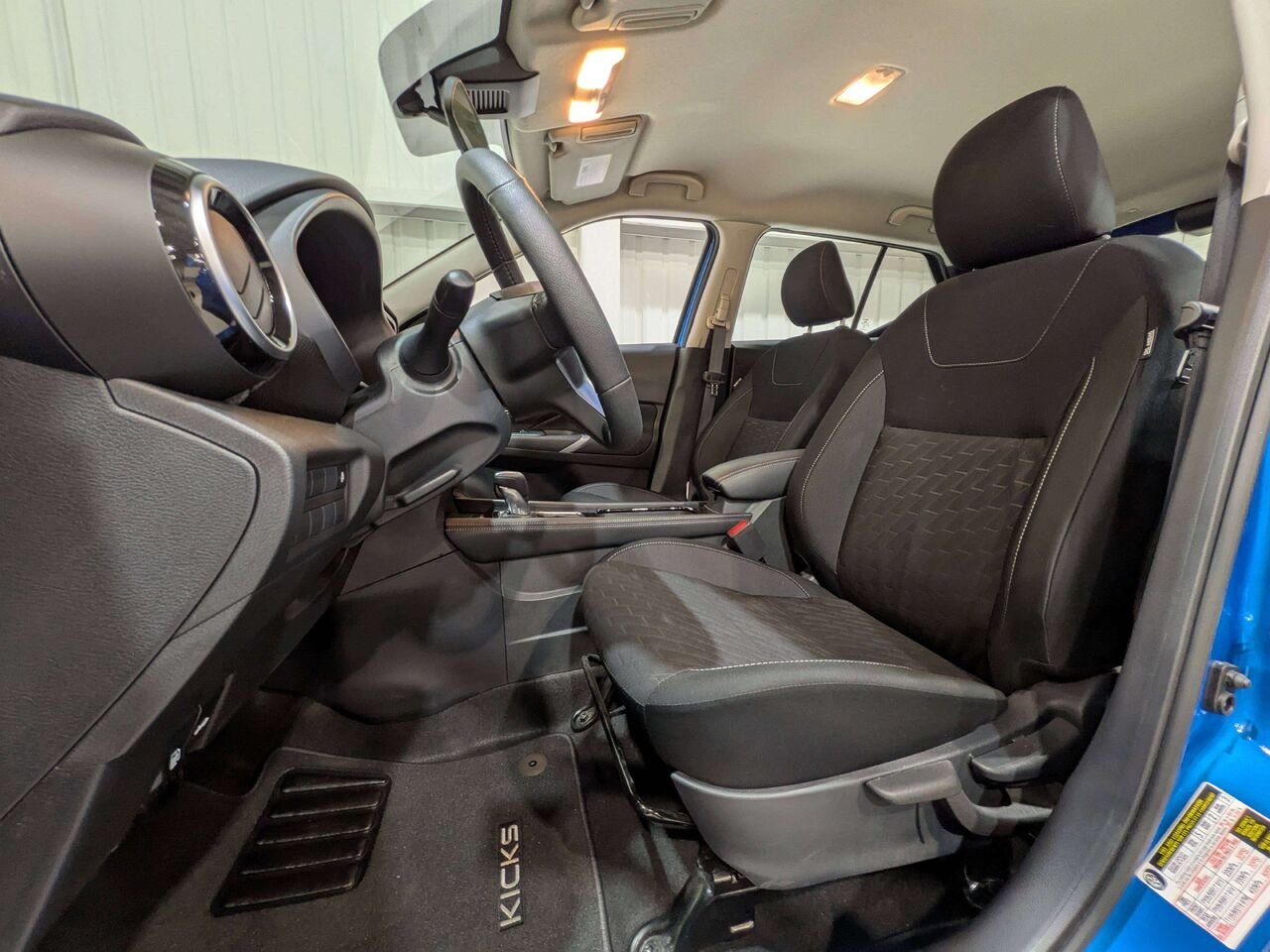Nissan Kicks Play SV FWD 2025 Bleu Val-David - photo #1