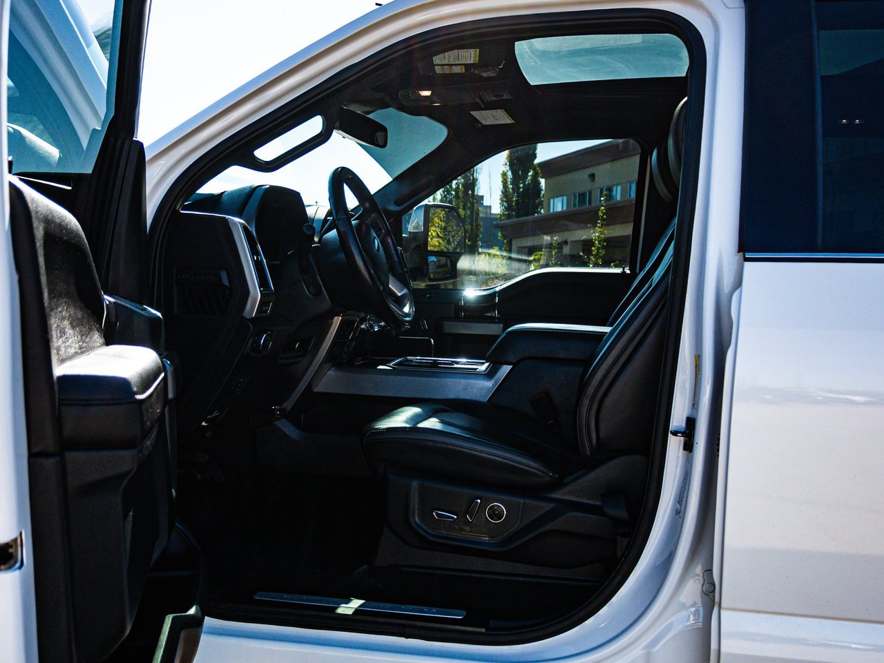2022 Ford Super Duty F-350 SRW Platinum 4WD Crew Cab 6.75' Box White Sherwood Park - photo #17