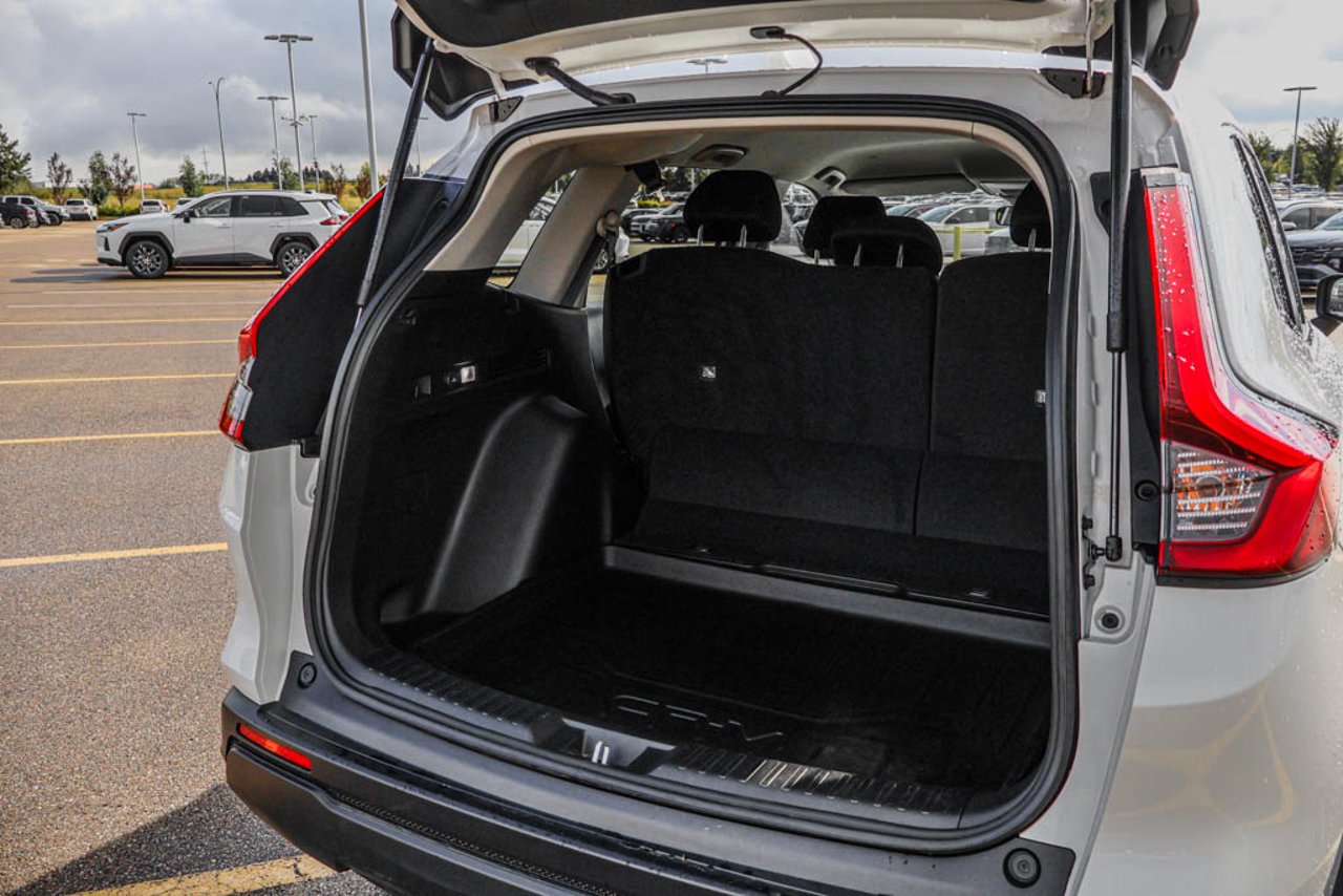 2025 Honda CR-V LX AWD White Sherwood Park - photo #7