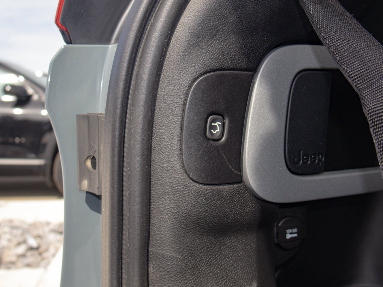 2015 Jeep Cherokee 4WD 4dr Trailhawk gray Sherwood Park - photo #11