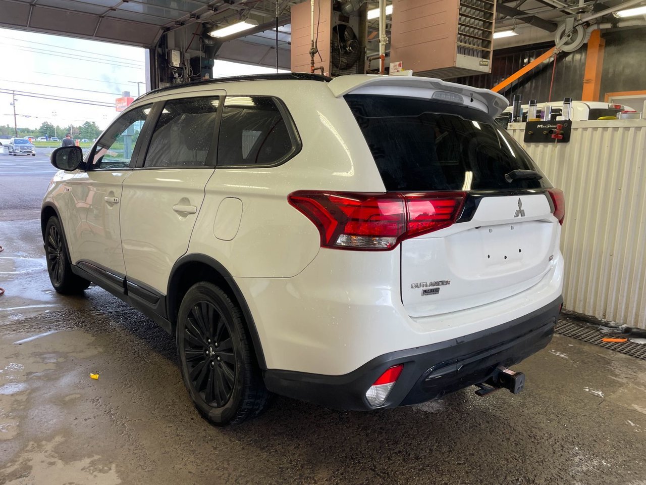 Mitsubishi Outlander ES AWD *TOIT* 7 PLACES SIÈGES CHAUFF CARPLAY USB 2020 Blanc Saint-Jérôme - photo #5