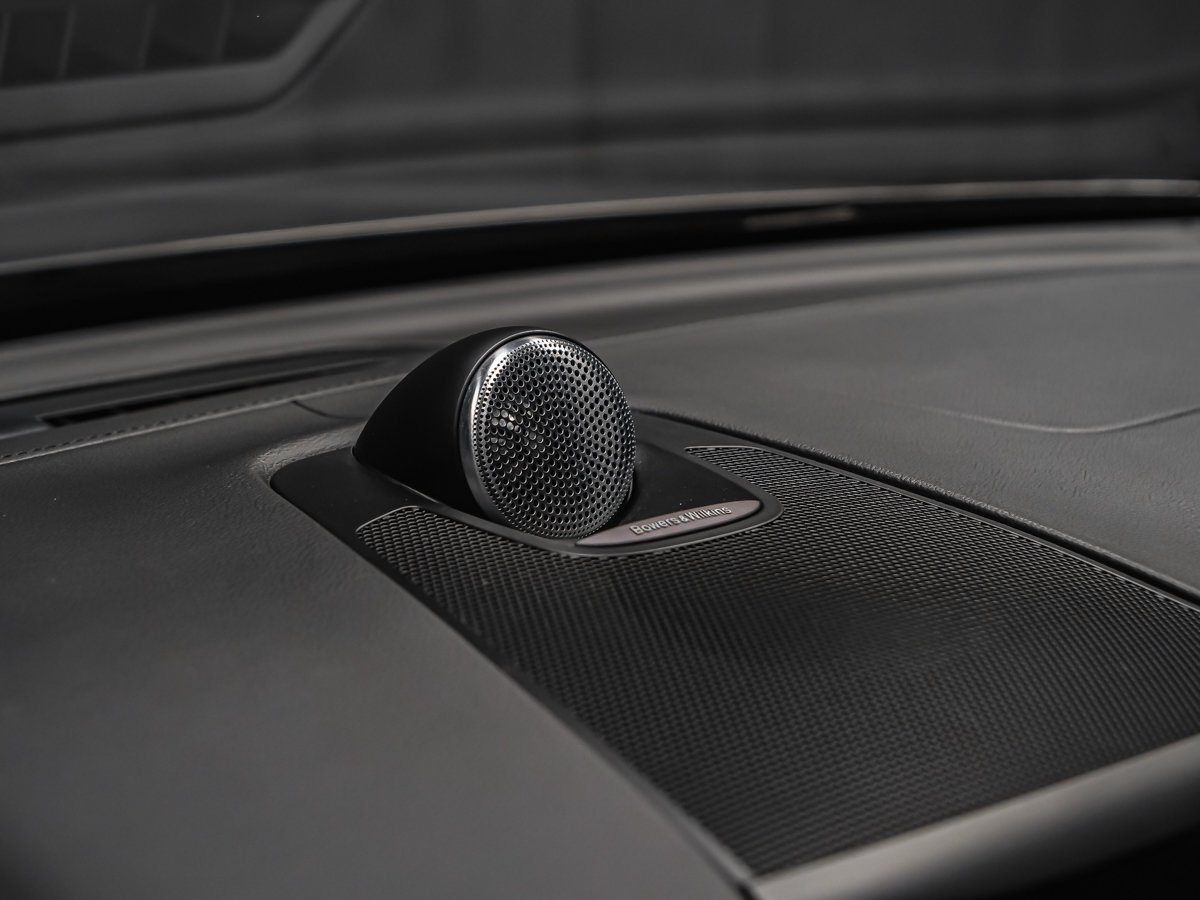 Volvo XC60 B6 ULTIMATE BRIGHT BOWERS WILKINS 2023 Argent Montréal - photo #6