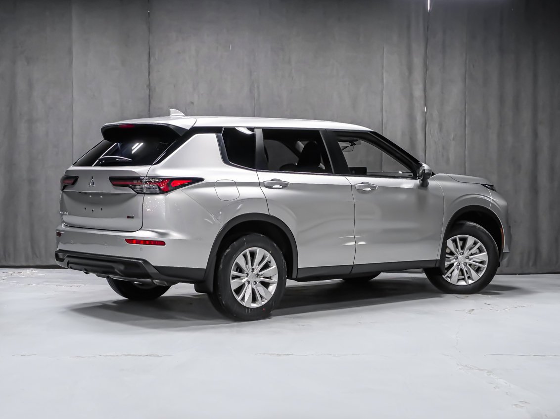 Mitsubishi Outlander ES 2026 Gris plomb Montréal - photo #5