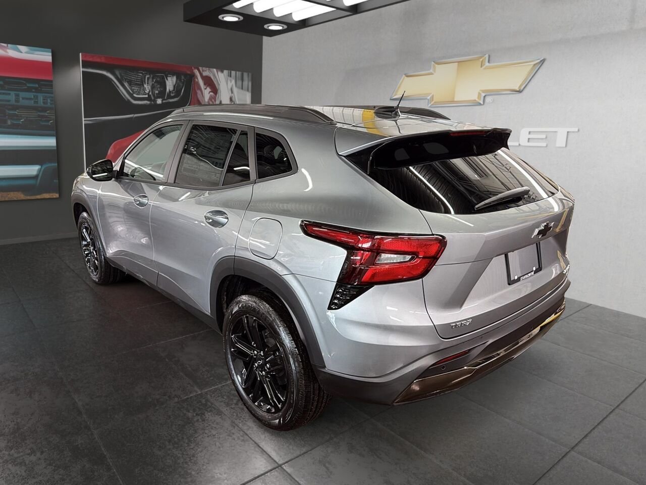 Chevrolet Trax ACTIV 4 portes TA 2026 GRIS STERLING METALLISE Saint-Hyacinthe - photo #3