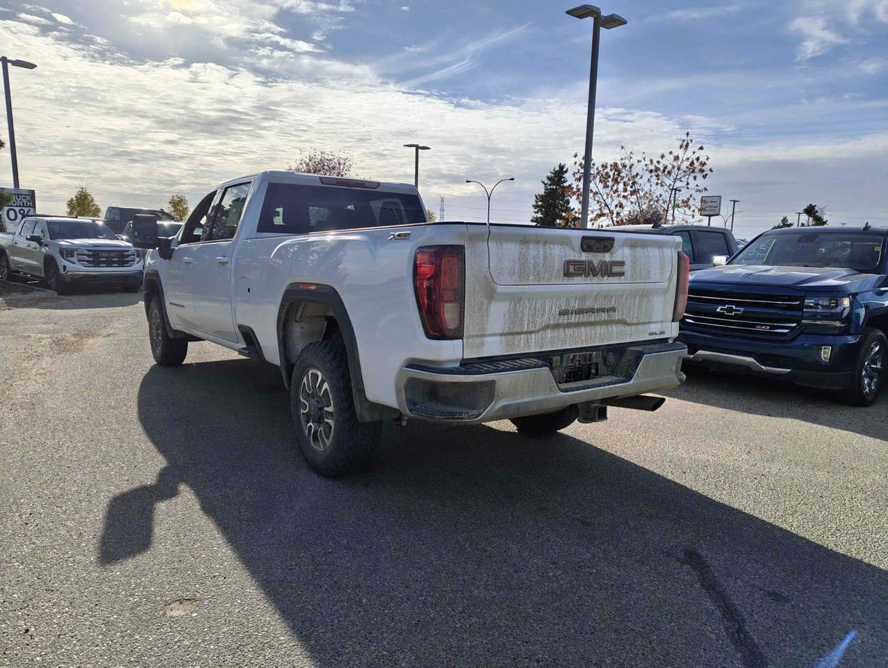2024 GMC Sierra 3500HD 4WD Crew Cab 172 SLE White Sherwood Park - photo #4