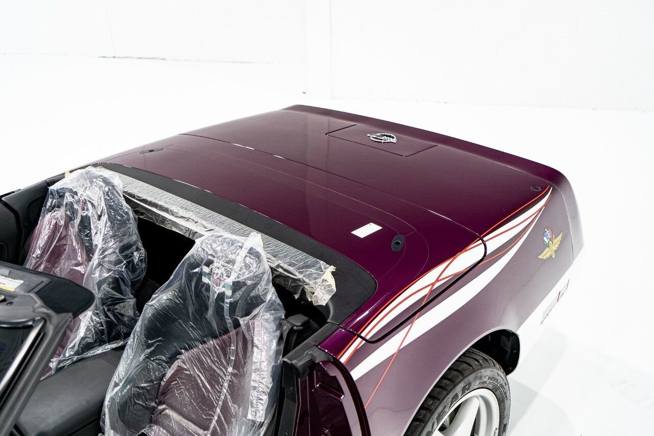 1995 Chevrolet Corvette *PRIX EN USD* RPO Z4Z PACE CAR PRESENTED IN DELIVERY PACKAGING WITH ONLY 192MILES (307KM) FROM NEW White Montreal - photo #66