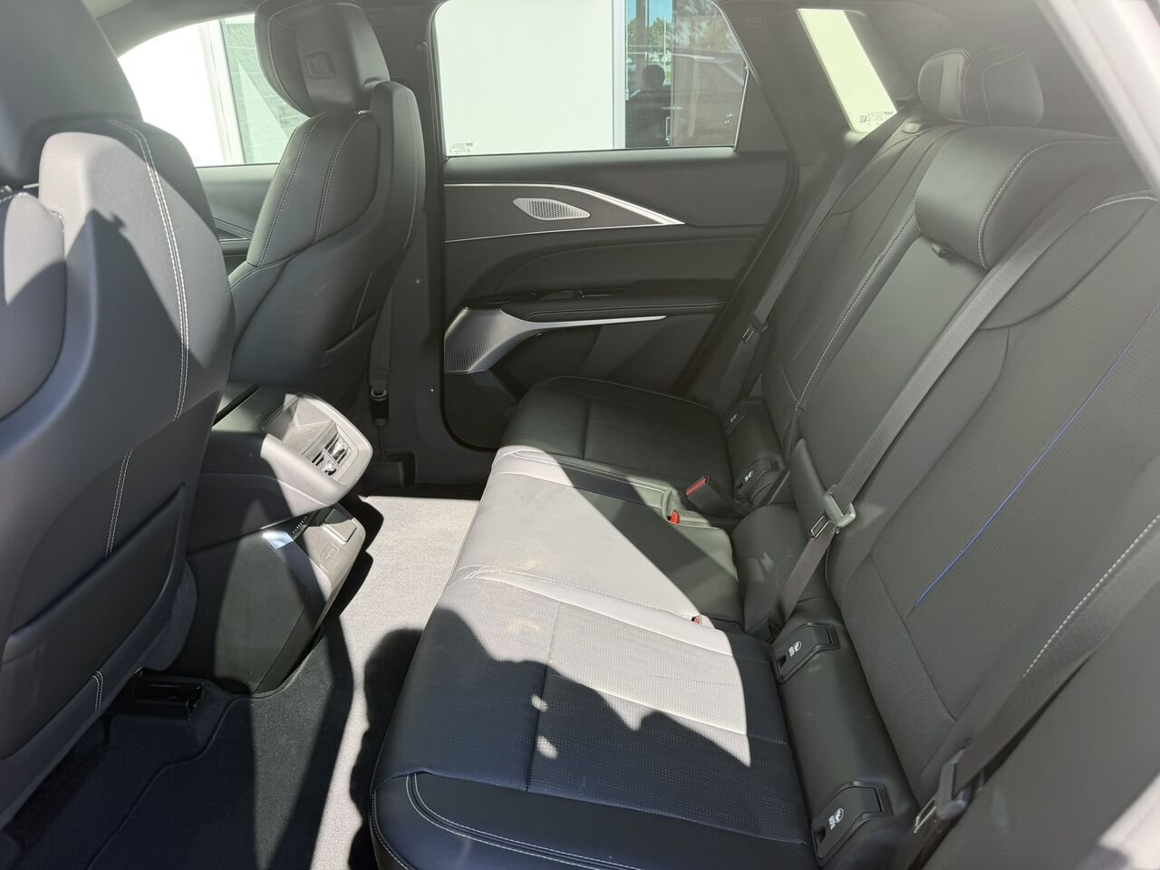 2024 Cadillac LYRIQ LUXURY AWD FINANCEMENT À PARTIR 0.99% Black Laval - photo #17