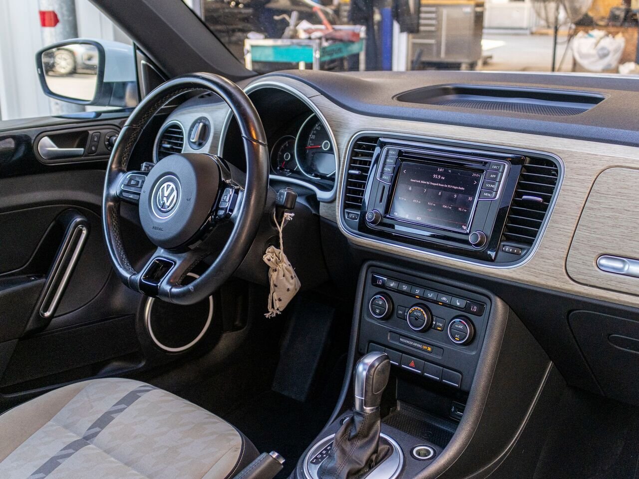 Volkswagen Beetle Coupe Coast avec boîte automatique 2018 Blanc Châteauguay - photo #8