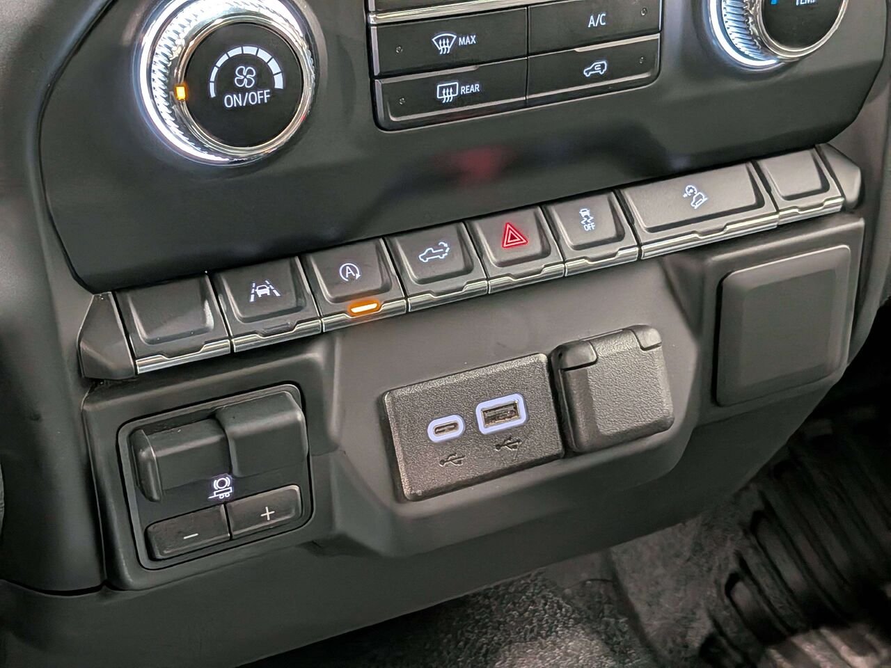 2024 GMC Sierra 1500 4WD Crew Cab 157" Pro Black Val-David - photo #25