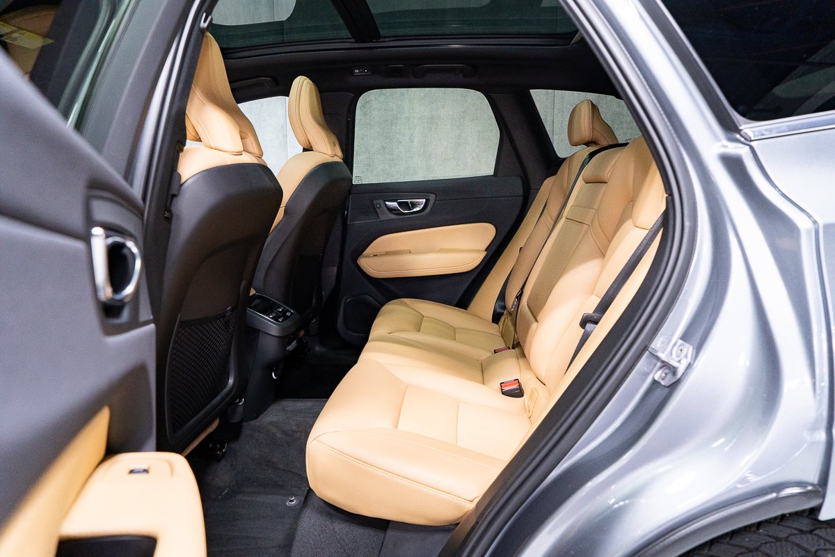 2020 Volvo XC60 T6 MOMENTUM PLUS Grey Montreal - photo #17