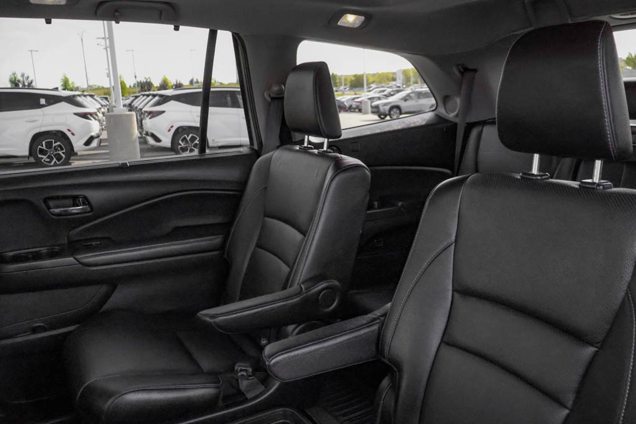 2022 Honda Pilot Touring 7-Passenger AWD Grey Sherwood Park - photo #31