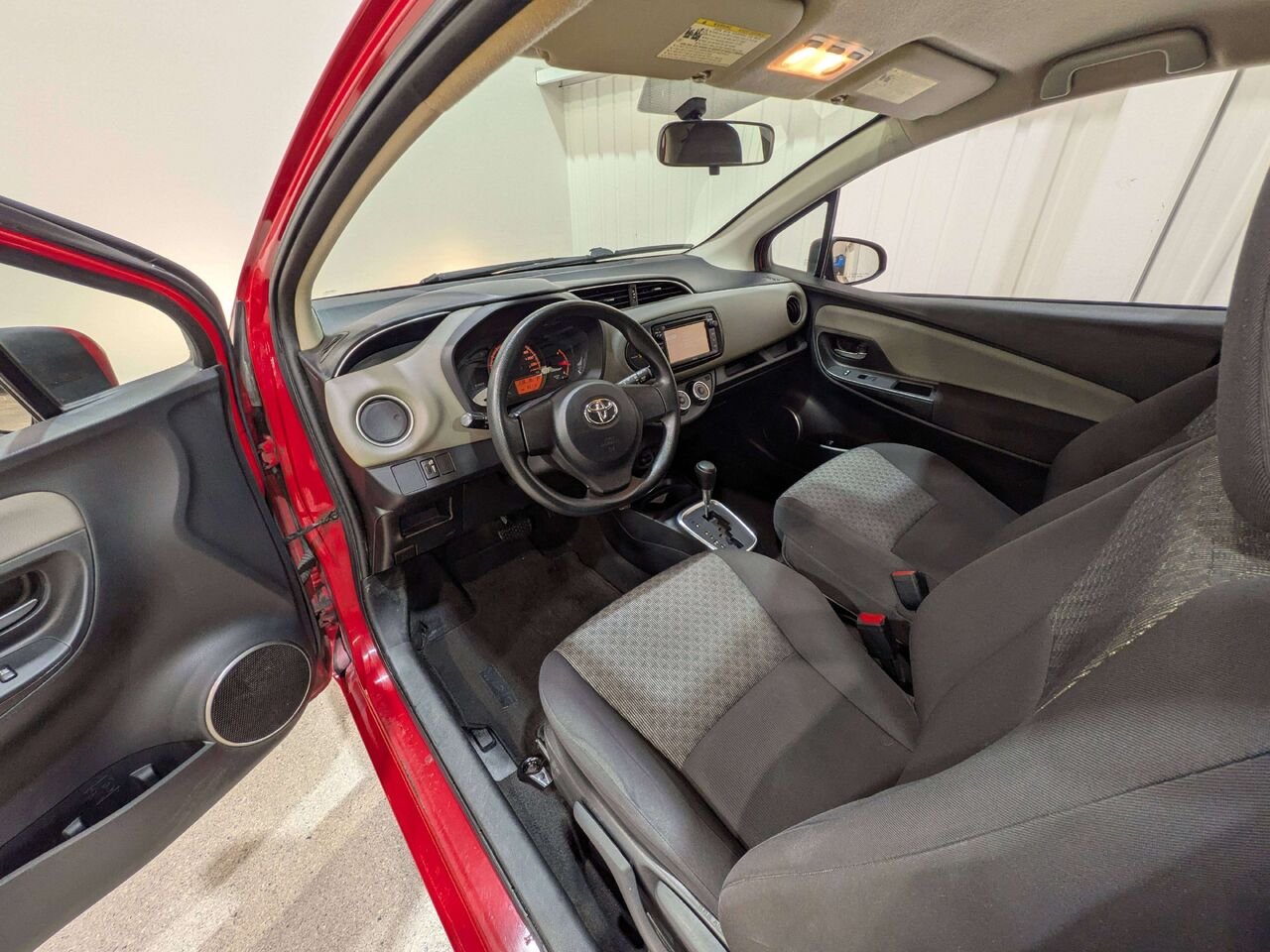 Toyota Yaris 3dr HB Auto CE 2015 Rouge Val-David - photo #8