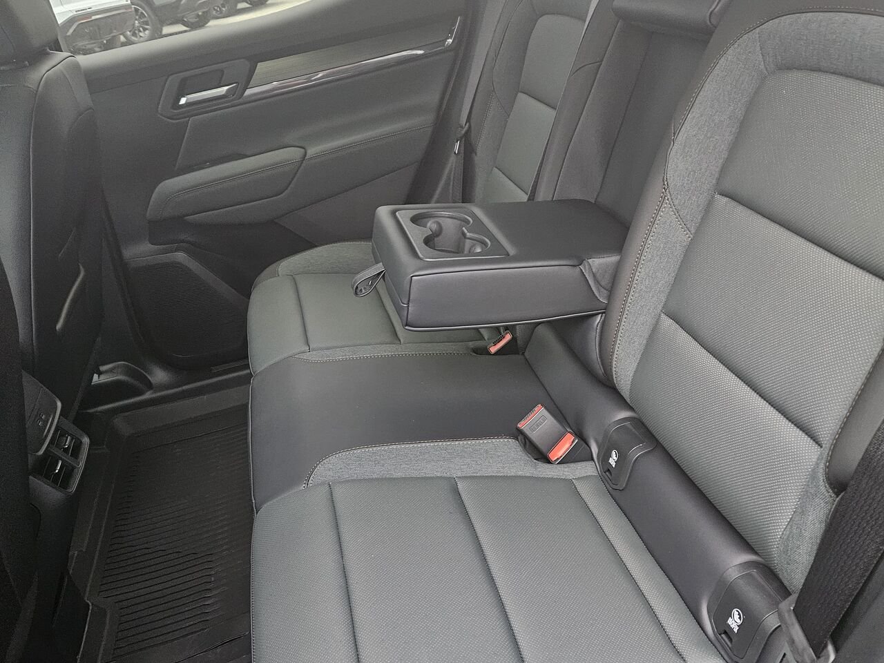 GMC Terrain AT4 4 portes TI 2027 Ébène crépuscule métallisé Thetford Mines - photo #15