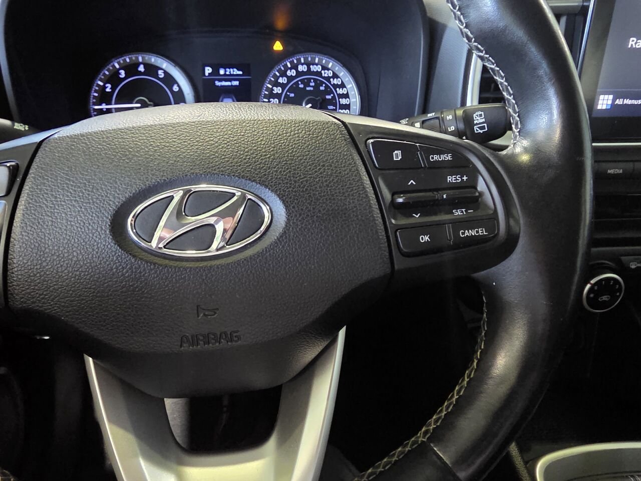 2022 Hyundai Venue Black  - photo #17