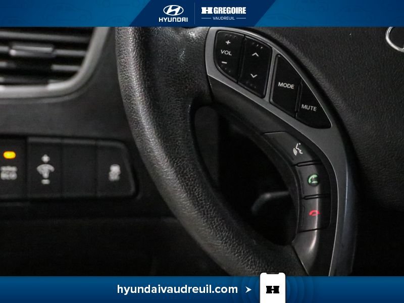 Hyundai Elantra YR819 | Allure sport berline 4 portes BA 2016 Blanc Laval - photo #20
