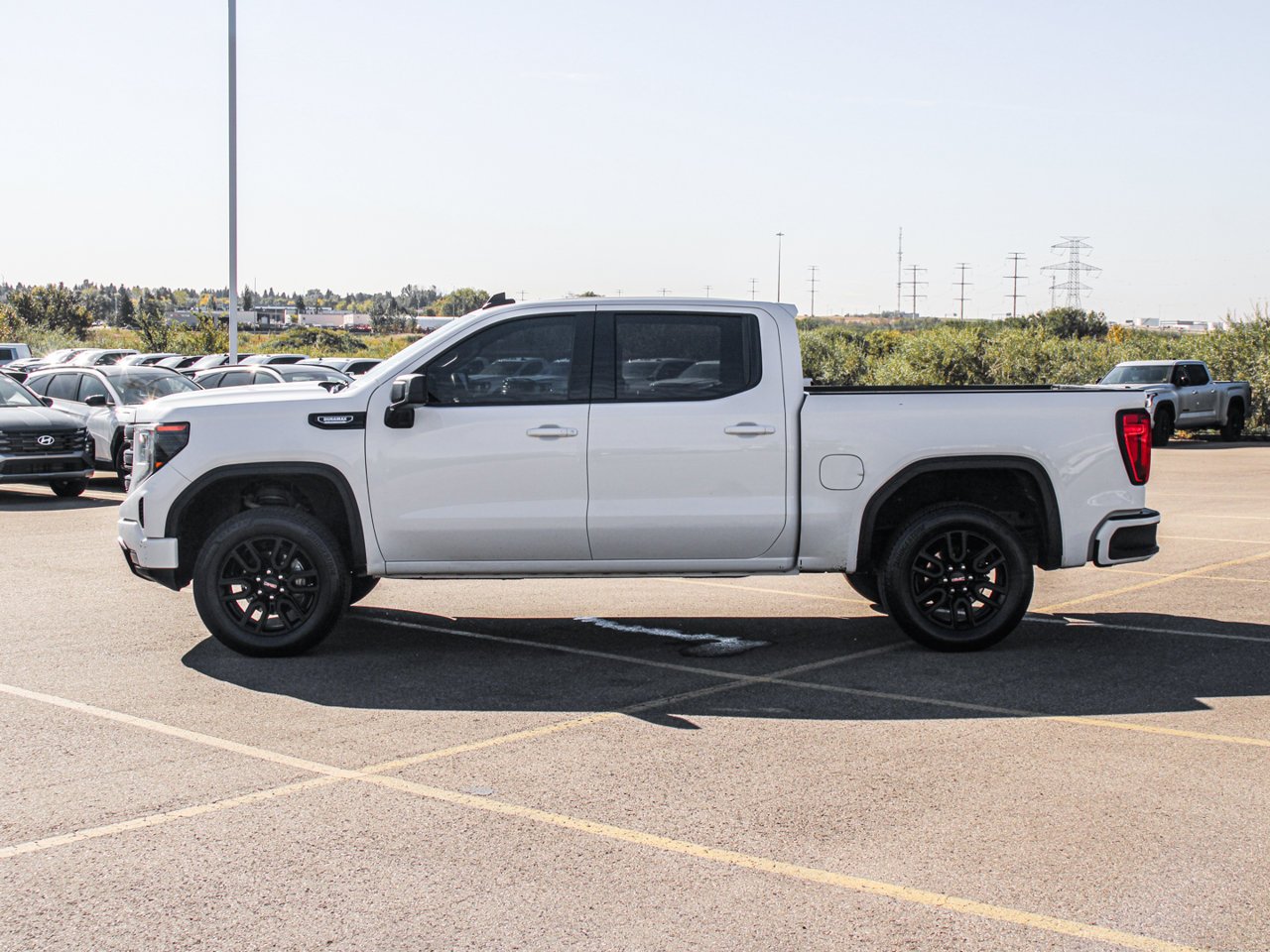 2022 GMC Sierra 1500 4WD Crew Cab 147 Elevation White Sherwood Park - photo #4