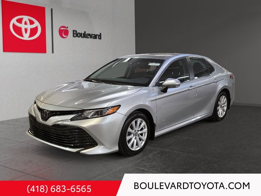 Toyota Camry LE 2018 Argent