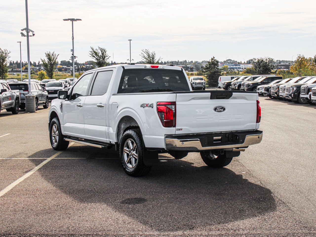 2025 Ford F-150 XLT 4WD SuperCrew 5.5' Box White Sherwood Park - photo #5