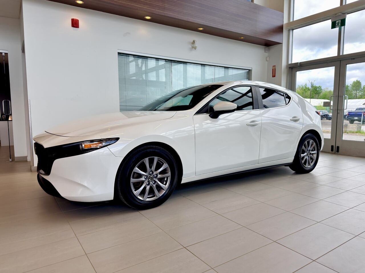2022 Mazda Mazda3 Sport White Notre-Dame-des-Prairies - photo #3