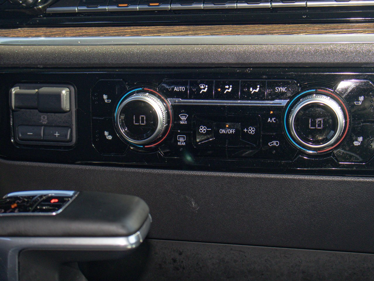 2024 GMC Sierra 1500 4WD Crew Cab 147 Elevation Grey Sherwood Park - photo #31