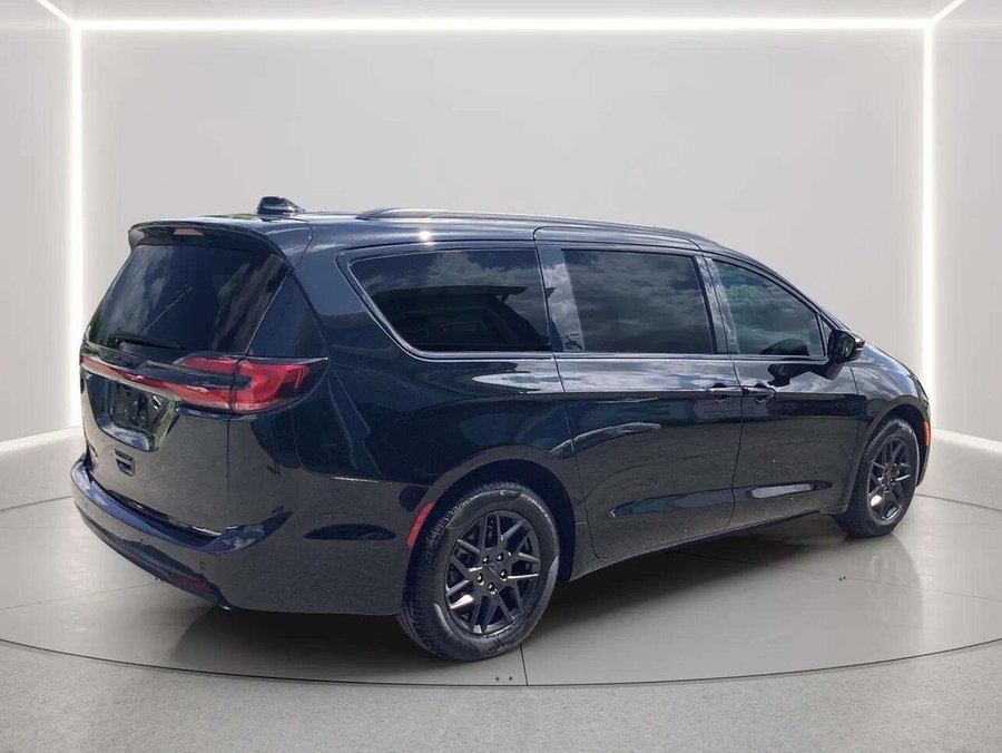 2027 CHRYSLER PACIFICA Select TA Black