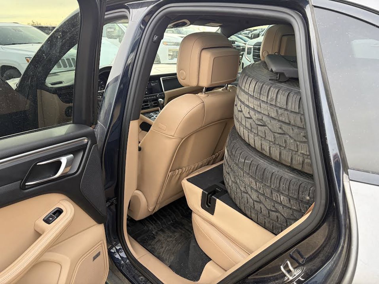 2020 Porsche Macan AWD Custom Color Sherwood Park - photo #5