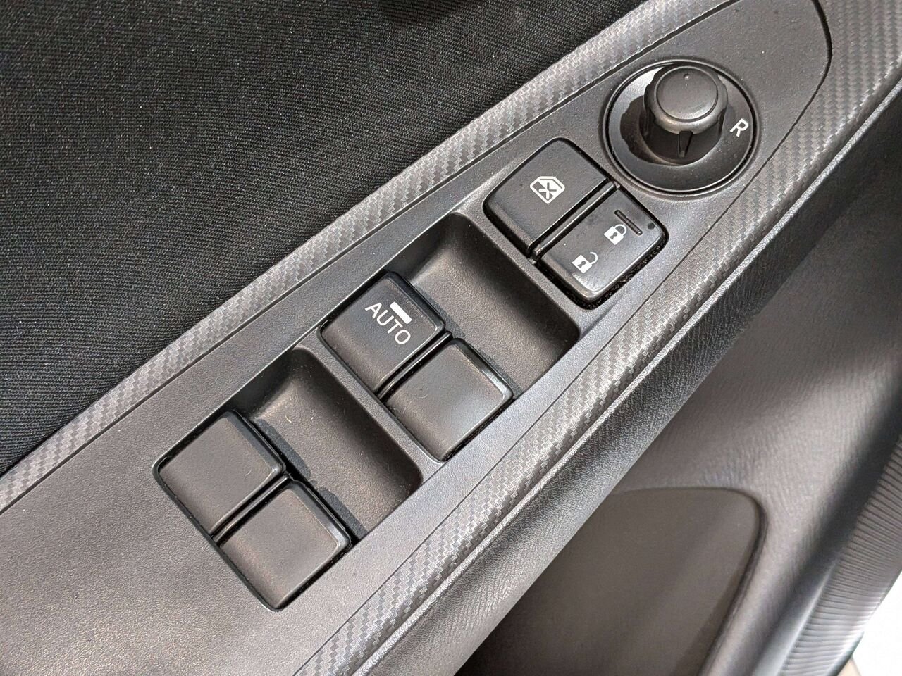2016 Toyota Yaris 4dr Sdn Auto Premium Silver Val-David - photo #27