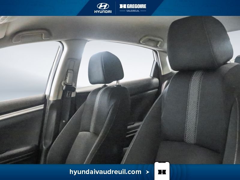 2019 Honda Civic White Laval - photo #13