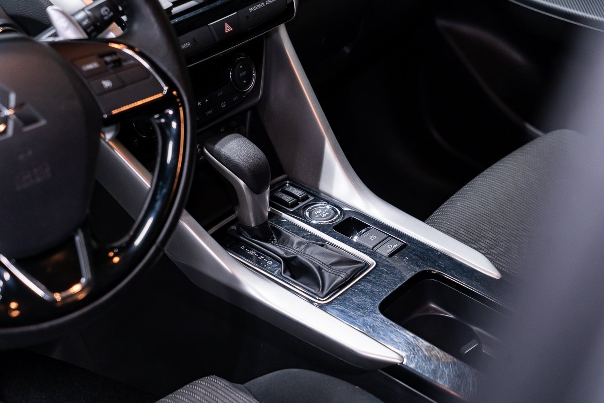 2024 Mitsubishi Eclipse Cross LE S-AWC Silver Montreal - photo #12