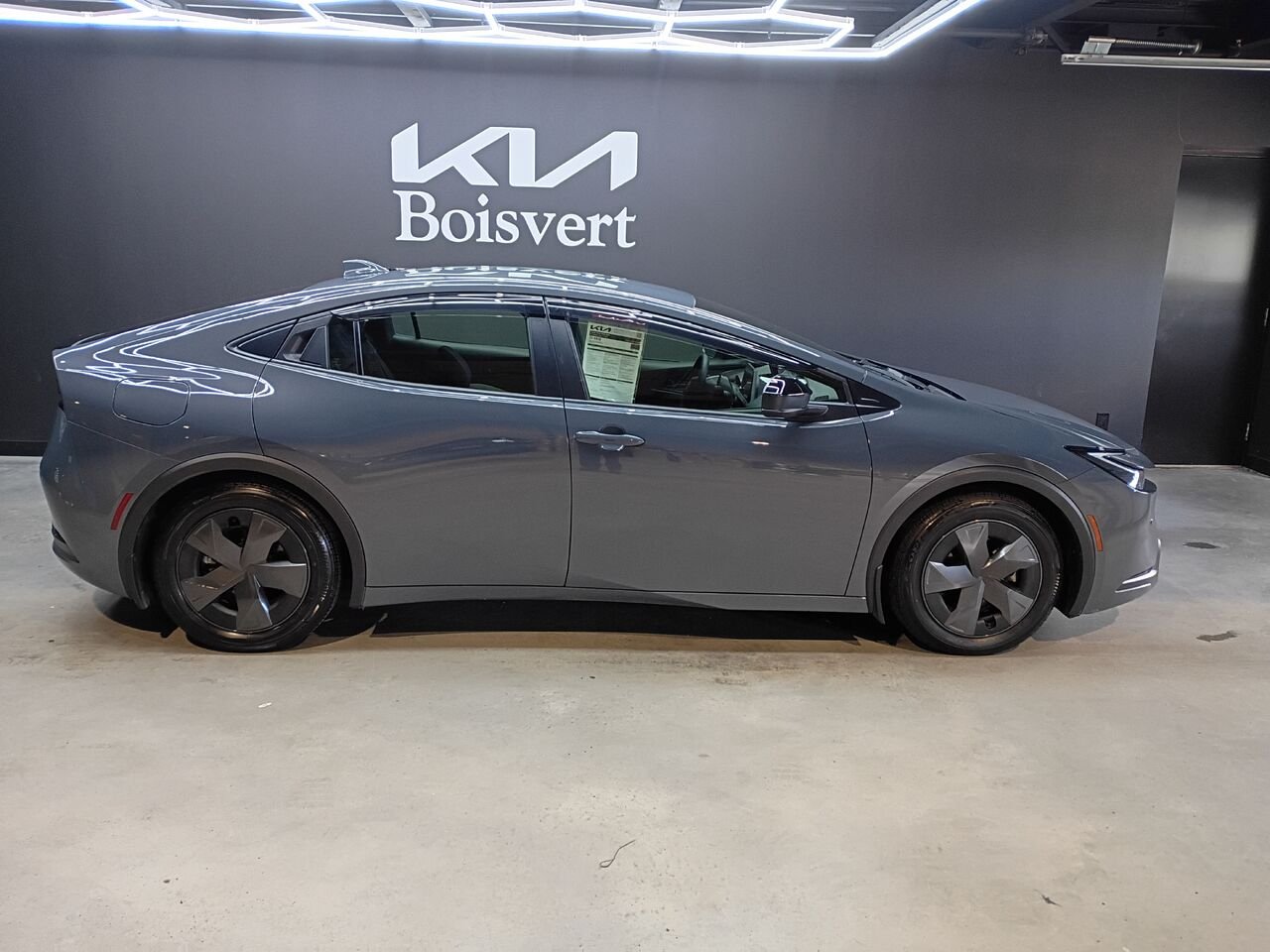 2024 Toyota Prius Prime Grey Blainville - photo #4