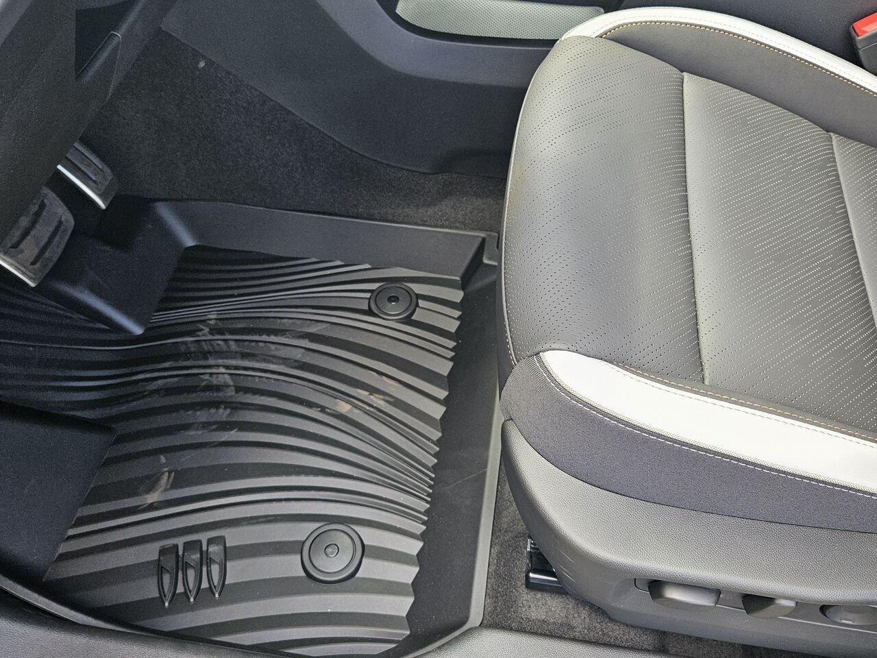 2026 Buick Envision Tourisme sport 4 portes TI Iridescent White Tricoat Thetford Mines - photo #14