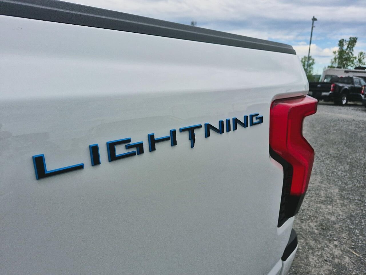 2024 Ford F-150 Lightning White Saint-Jérôme - photo #7