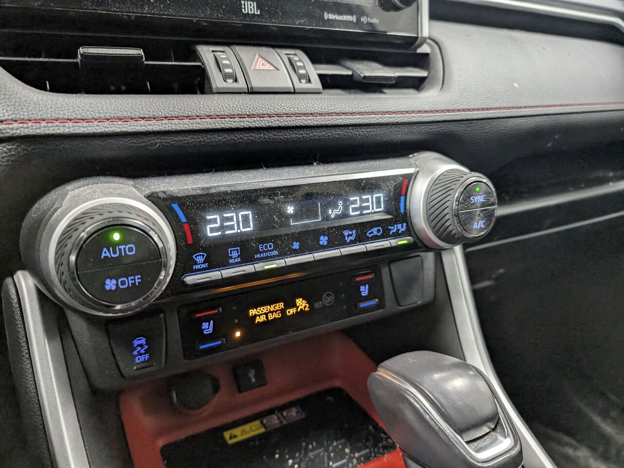 Toyota RAV4 Trail OFFROAD/SIÈGES CHAUFFANTS/TOIT OUVRANT/VOLANT CHAUFFANT/AC BIZONE 2022 Noir minuit métallisé Sherbrooke - photo #18