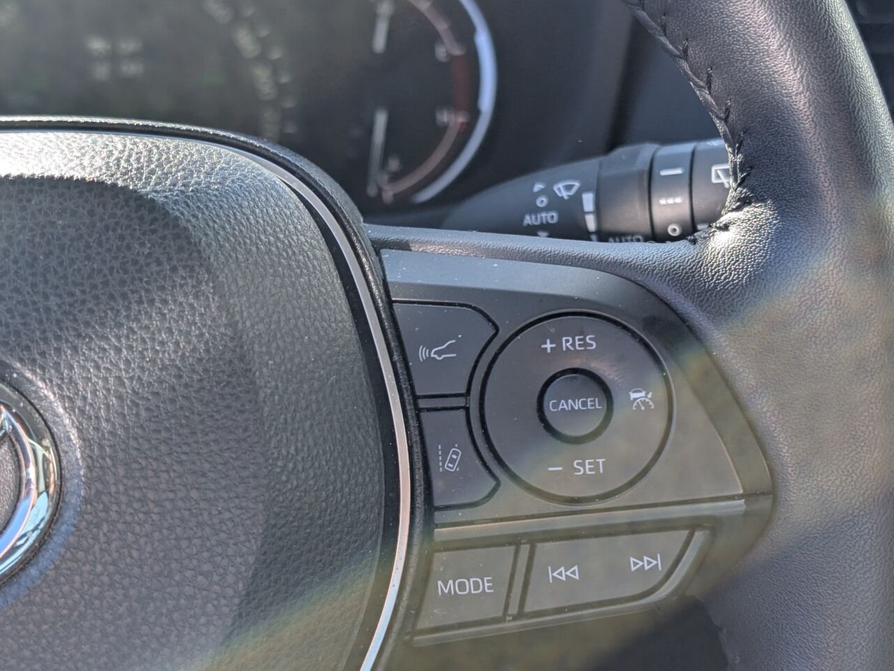 Toyota RAV4 XLE/AWD/SIÈGES CHAUFFANTS/VOLANT CHAUFFANT/TOIT OUVRANT/BLUETOOTH/AC BIZONE 2025 Bleu Sherbrooke - photo #15