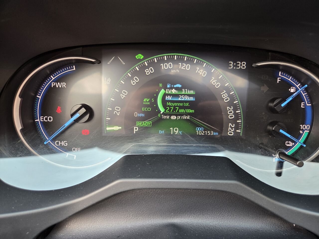 Toyota RAV4 PRIME 2021 Blanc Mont-Laurier - photo #23