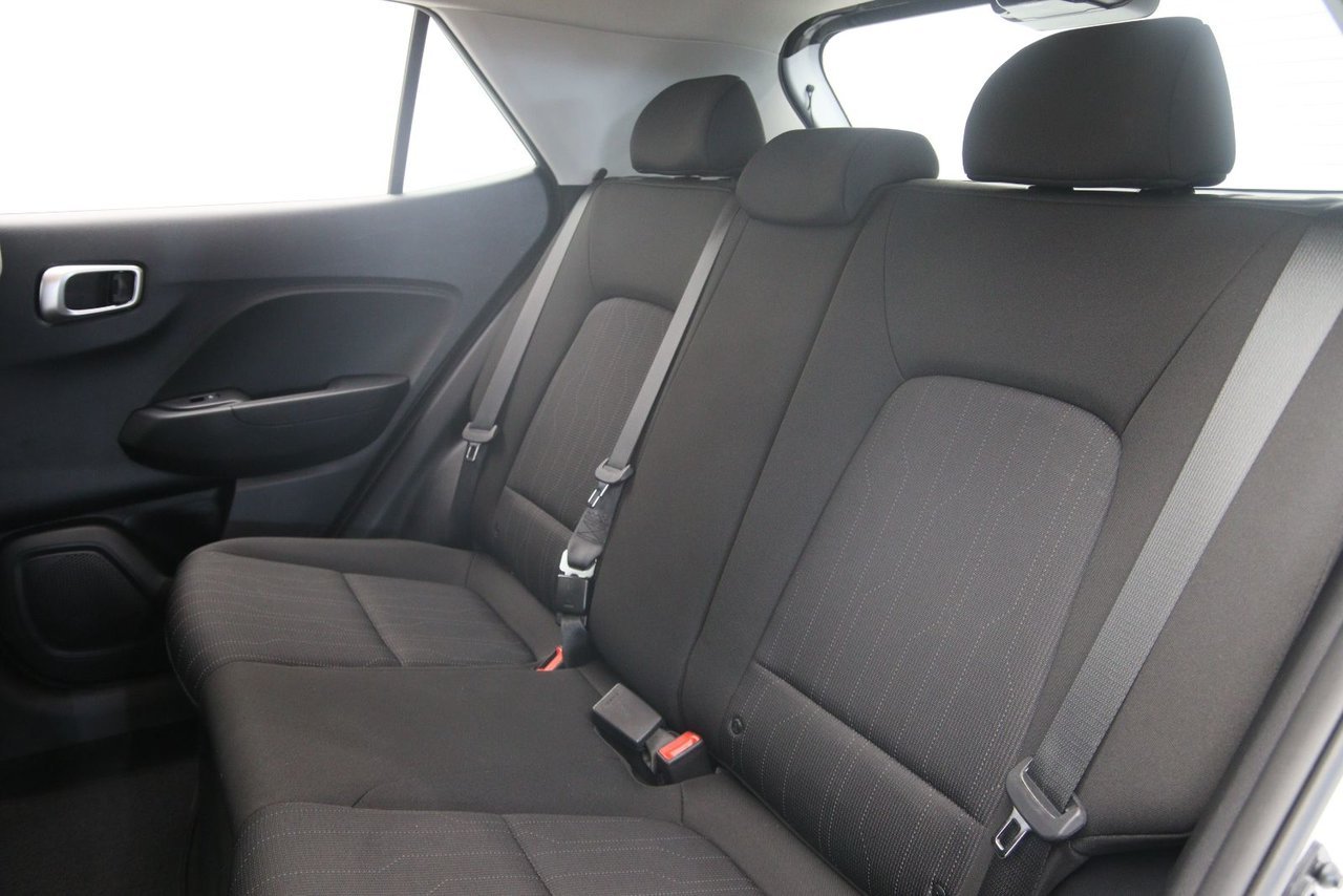 2023 Hyundai Venue Essential White Baie-Comeau - photo #8