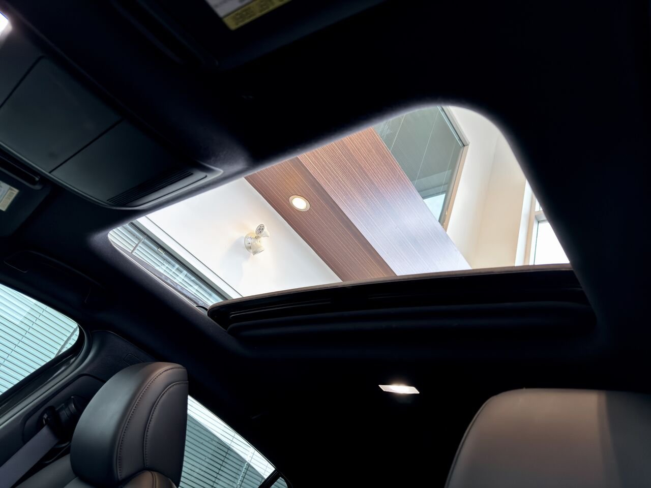 2024 Mazda Mazda3 Sport Grey Notre-Dame-des-Prairies - photo #15