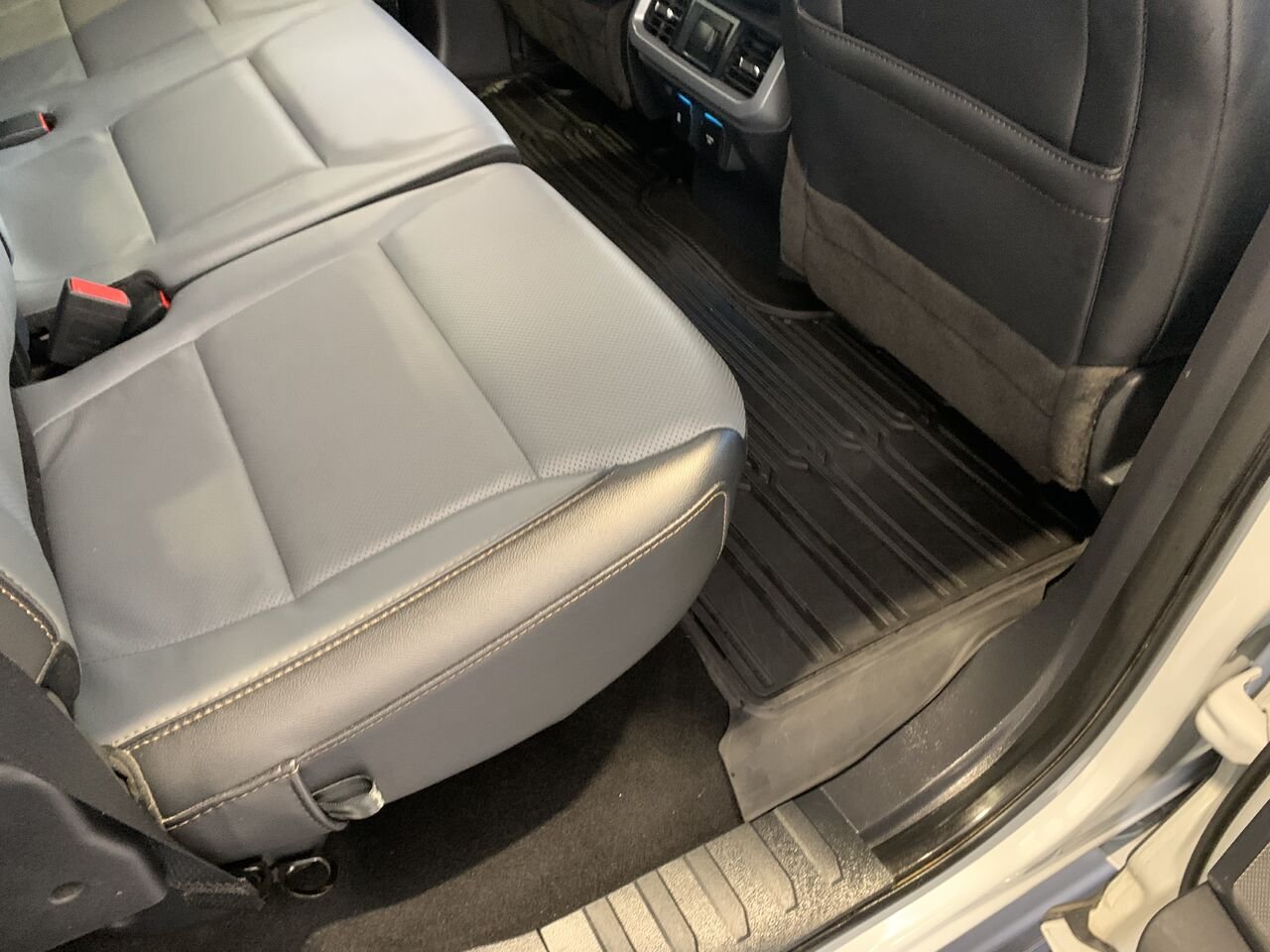 Ford F-150 Lightning LARIAT LARIAT cabine SuperCrew 4RM caisse de 5,5 pi 2023 Gris Châteauguay - photo #17