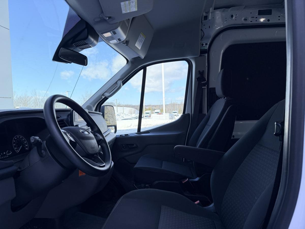 2022 Ford E-series White  - photo #2