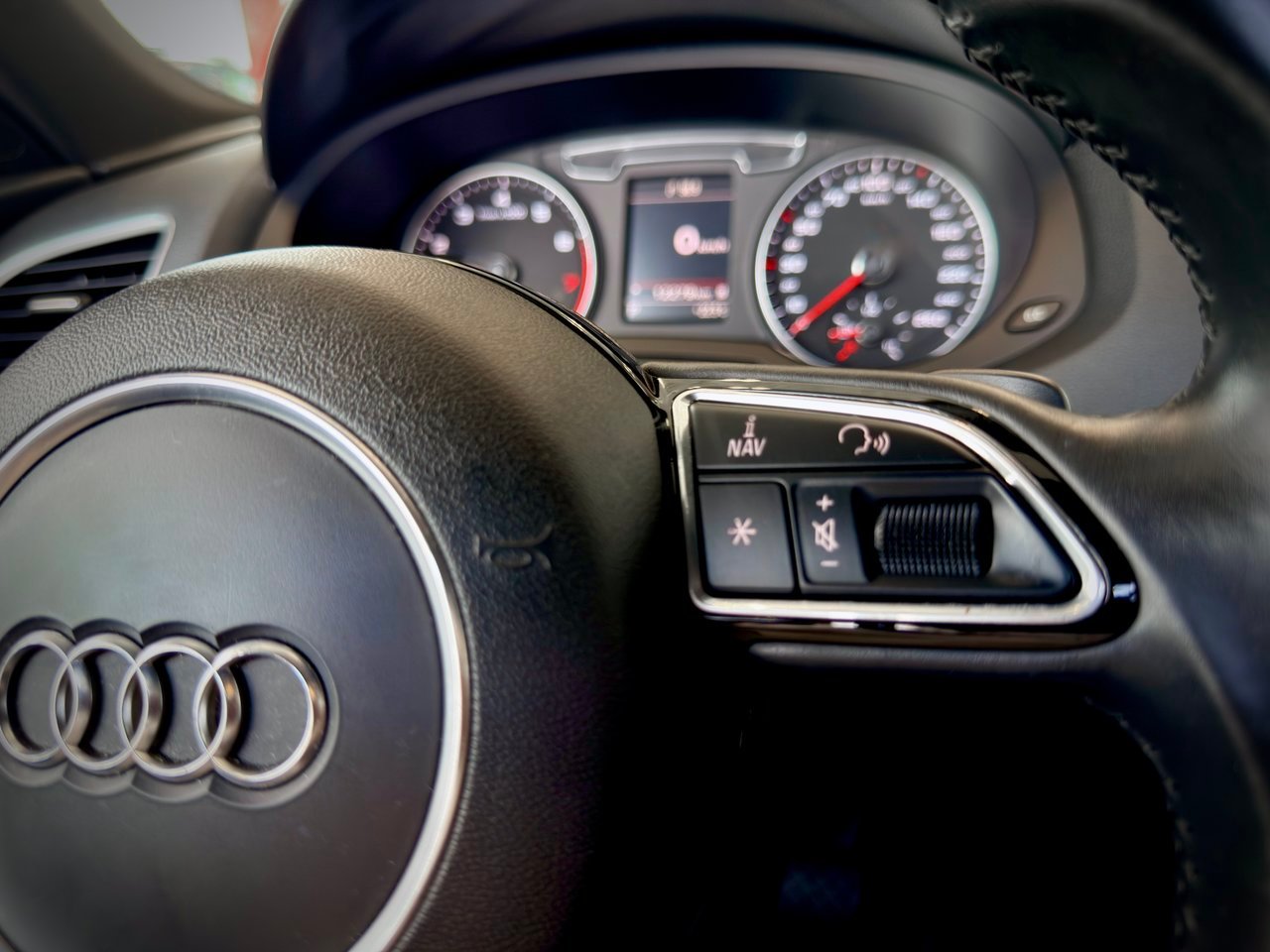 2016 Audi Q3 Black Notre-Dame-des-Prairies - photo #26