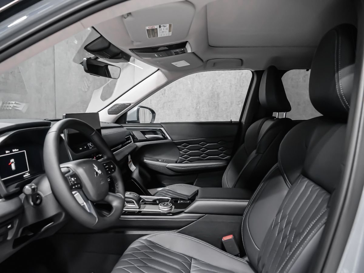 2026 Mitsubishi Outlander Plug-In Hybrid GT Cosmic Blue Metallic Montreal - photo #6