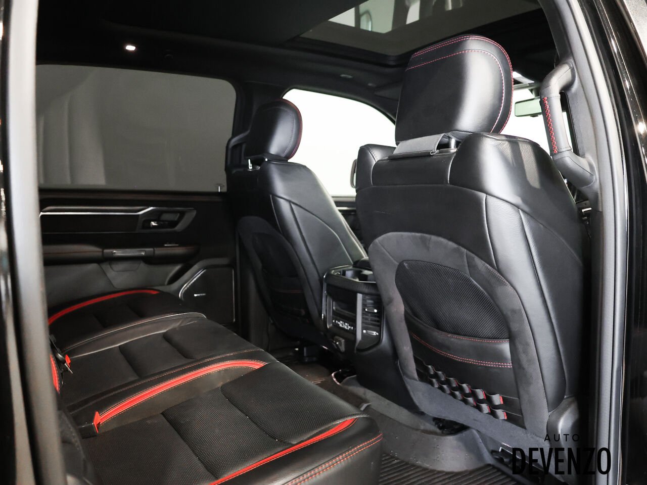 2021 Ram 1500 Black Saint-Eustache - photo #10