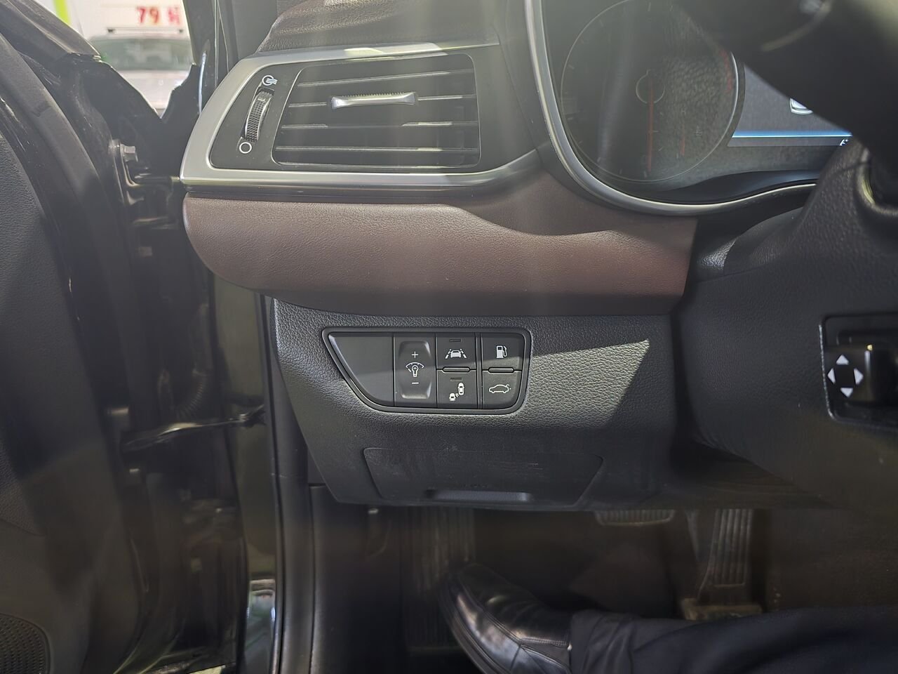 2019 Genesis G70 Black  - photo #14