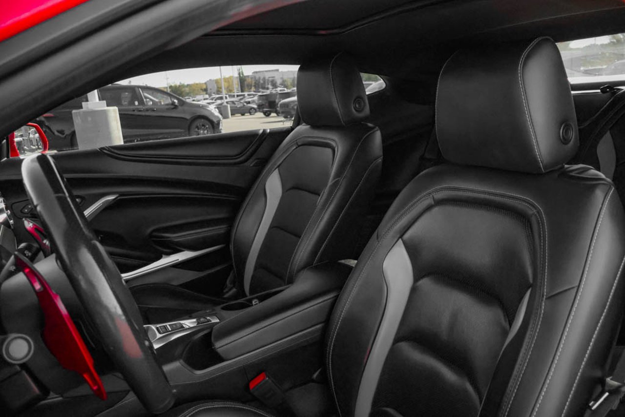 2018 Chevrolet Camaro 2dr Cpe 2LT Red Sherwood Park - photo #30