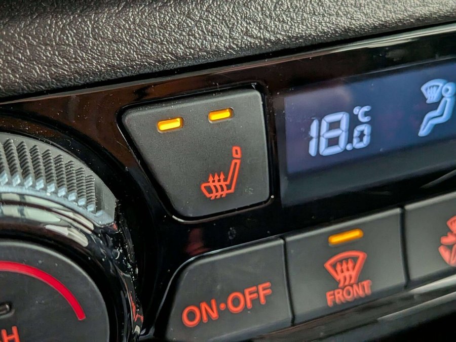 2025 Nissan Kicks Play SV FWD White