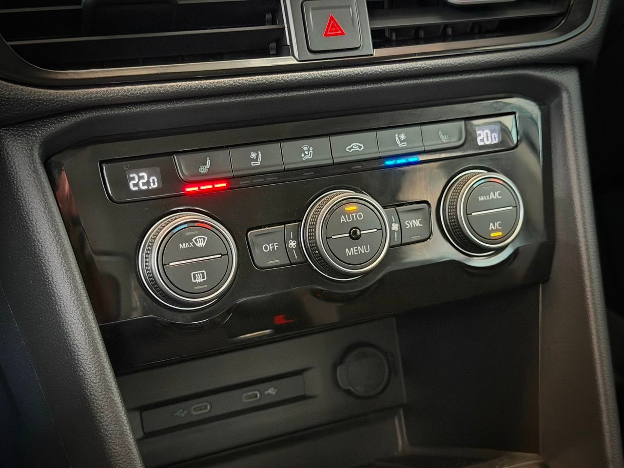 Volkswagen Taos 2023 Argent Notre-Dame-des-Prairies - photo #28