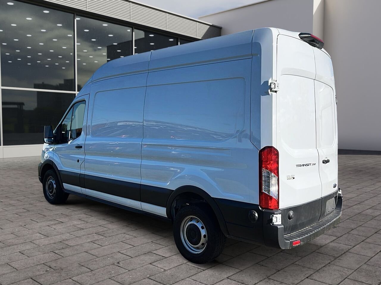 2025 Ford Transit fourgon utilitaire toit surélevé Québec - photo #3